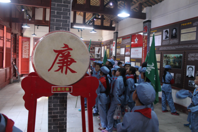 麻城:乘馬崗鎮(zhèn)列寧小學組織師生觀看廉政文化展