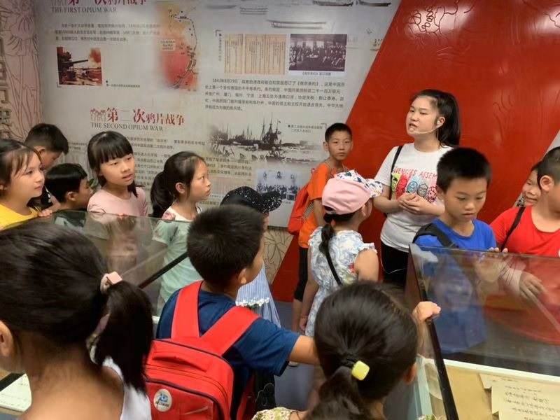 福元路社區(qū):組織中小學(xué)生參觀長(zhǎng)沙市禁毒科普教育基地