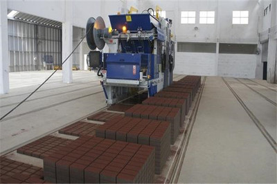 為什么說(shuō)泉工混凝土磚機(jī)是行業(yè)內(nèi)的領(lǐng)軍者